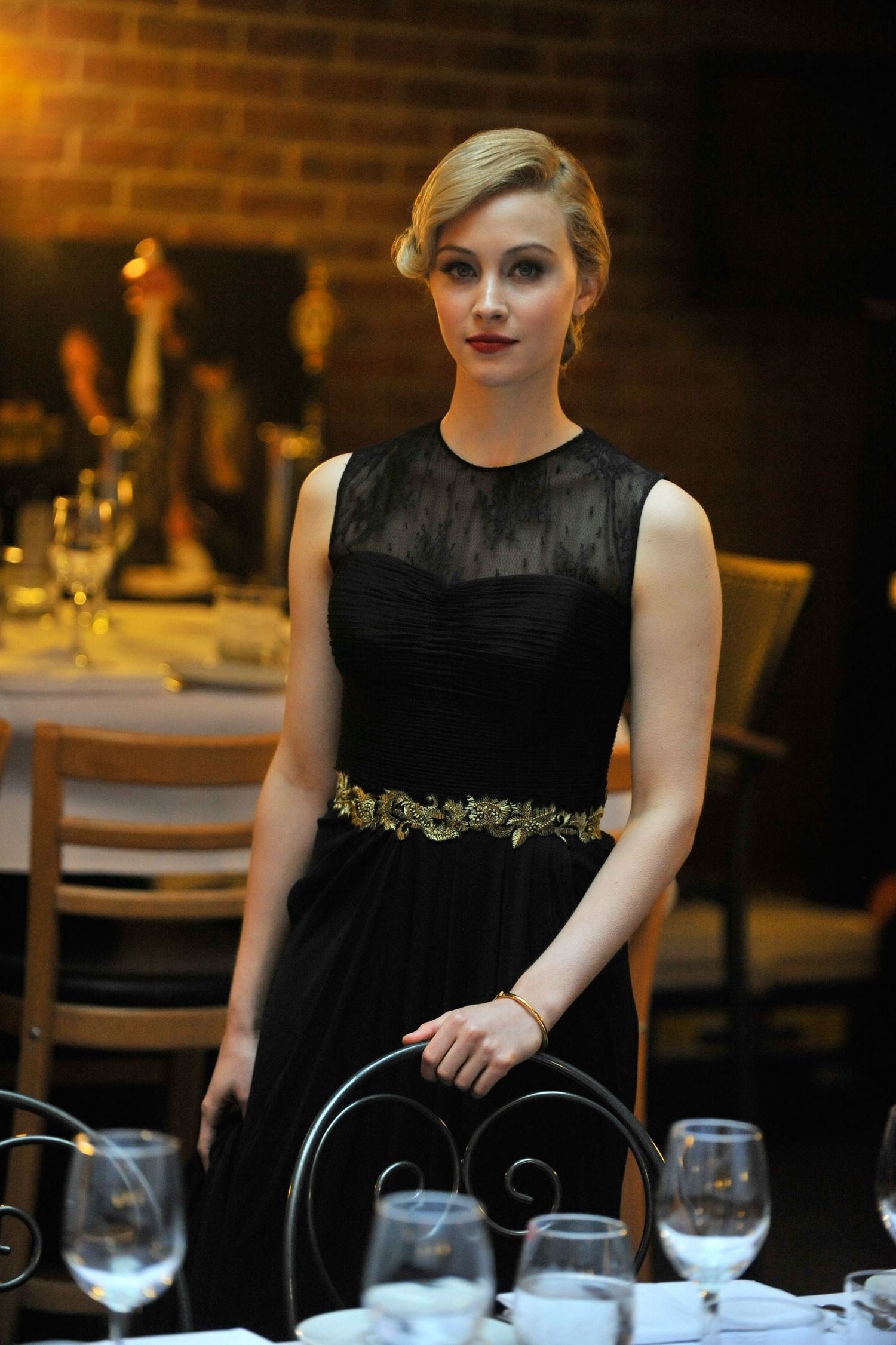 hq004.jpg hq004.jpg