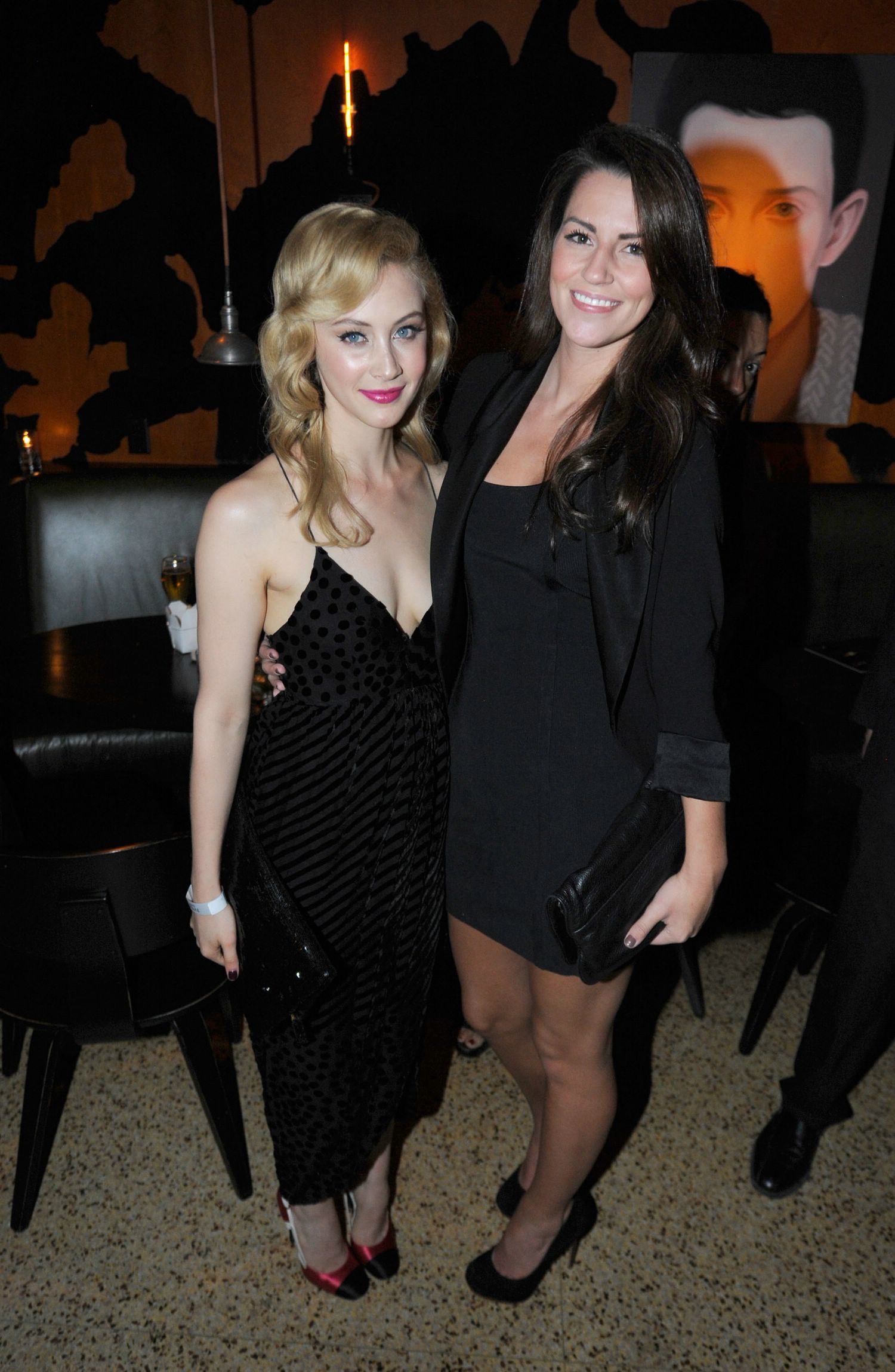 hq015.jpg hq015.jpg