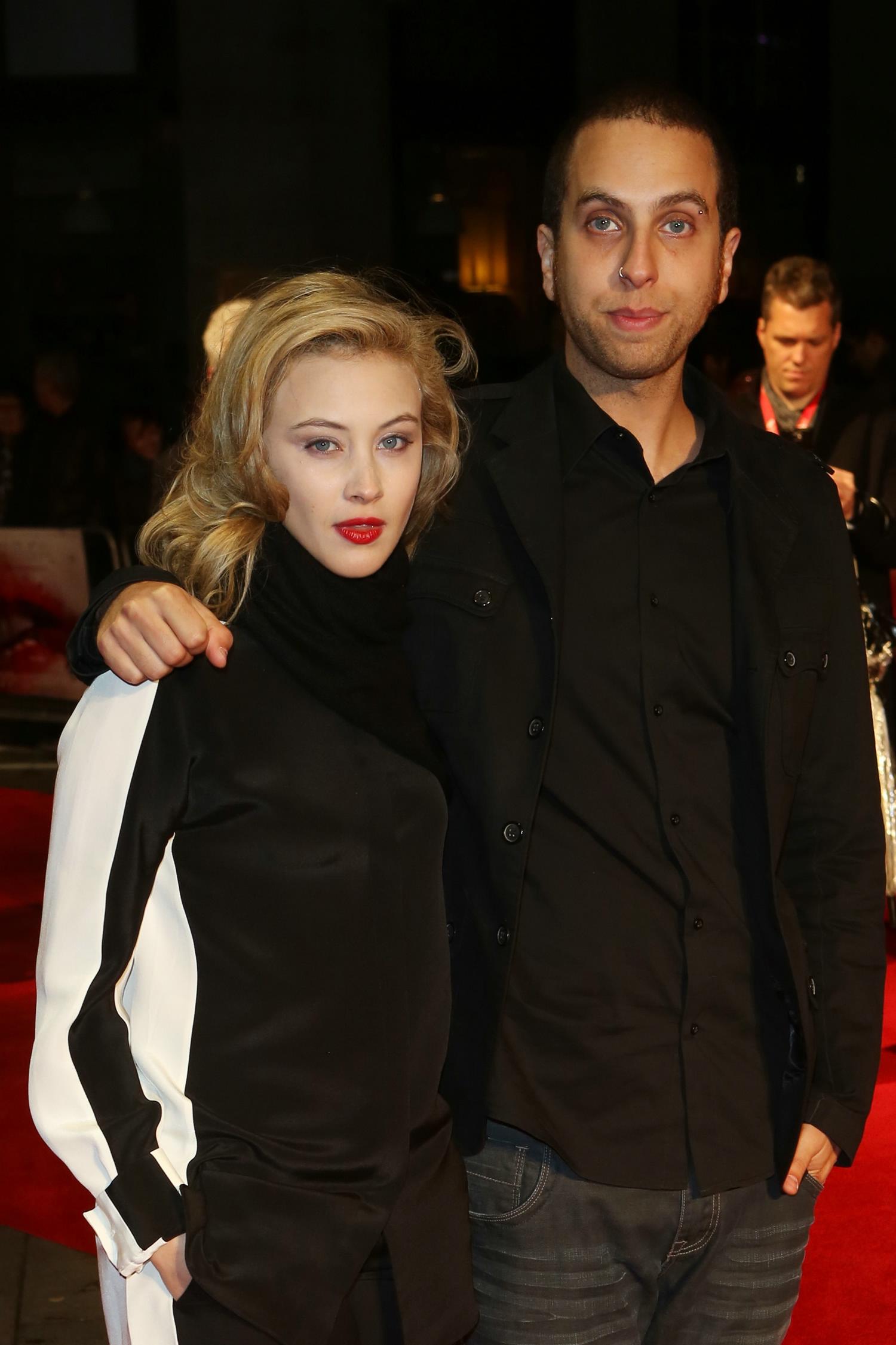 hq010.jpg hq010.jpg