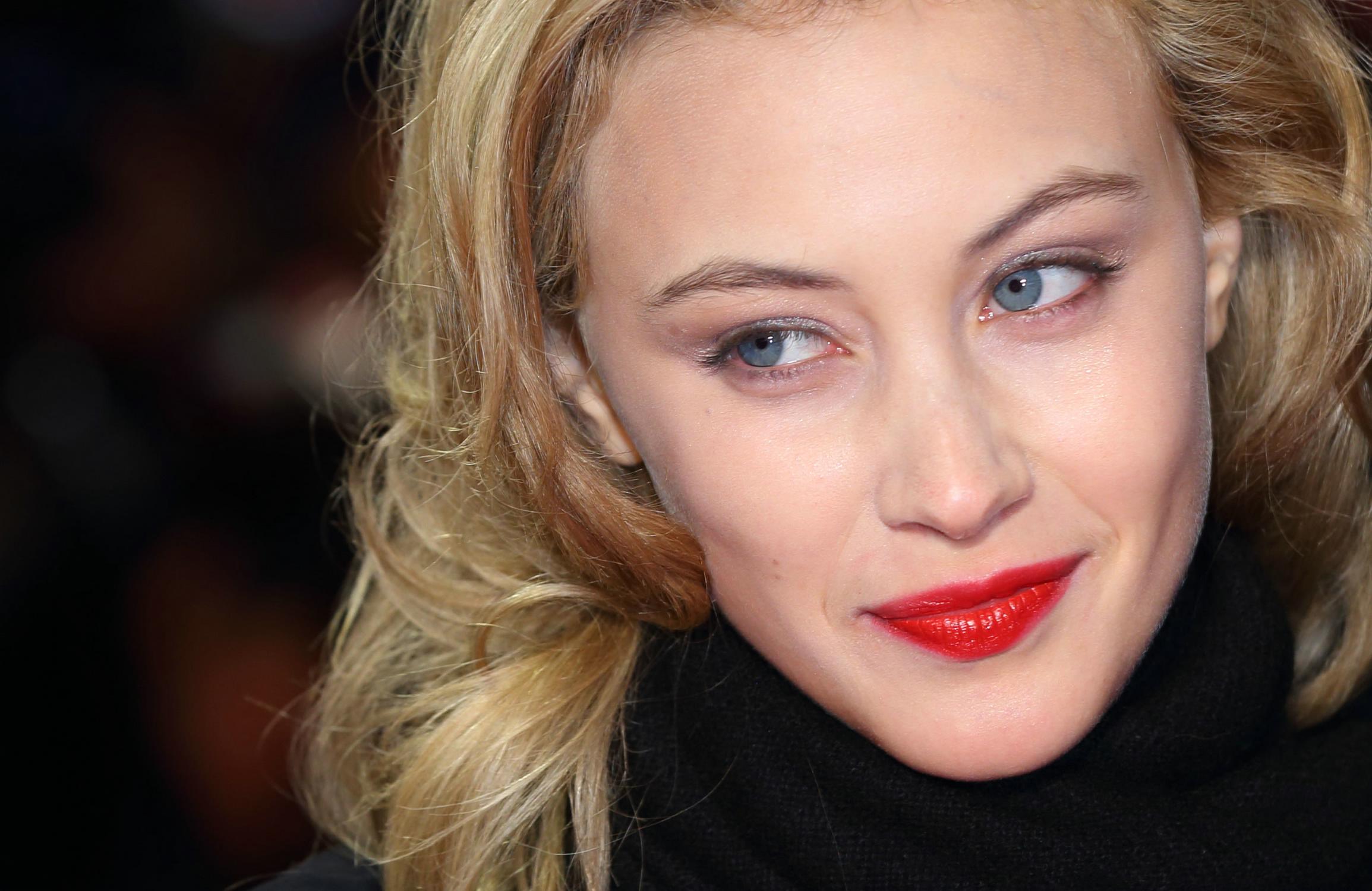 hq025.jpg hq025.jpg