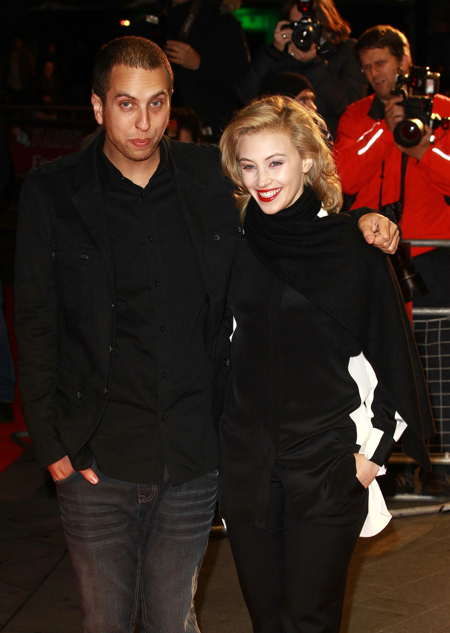 hq026.jpg hq026.jpg