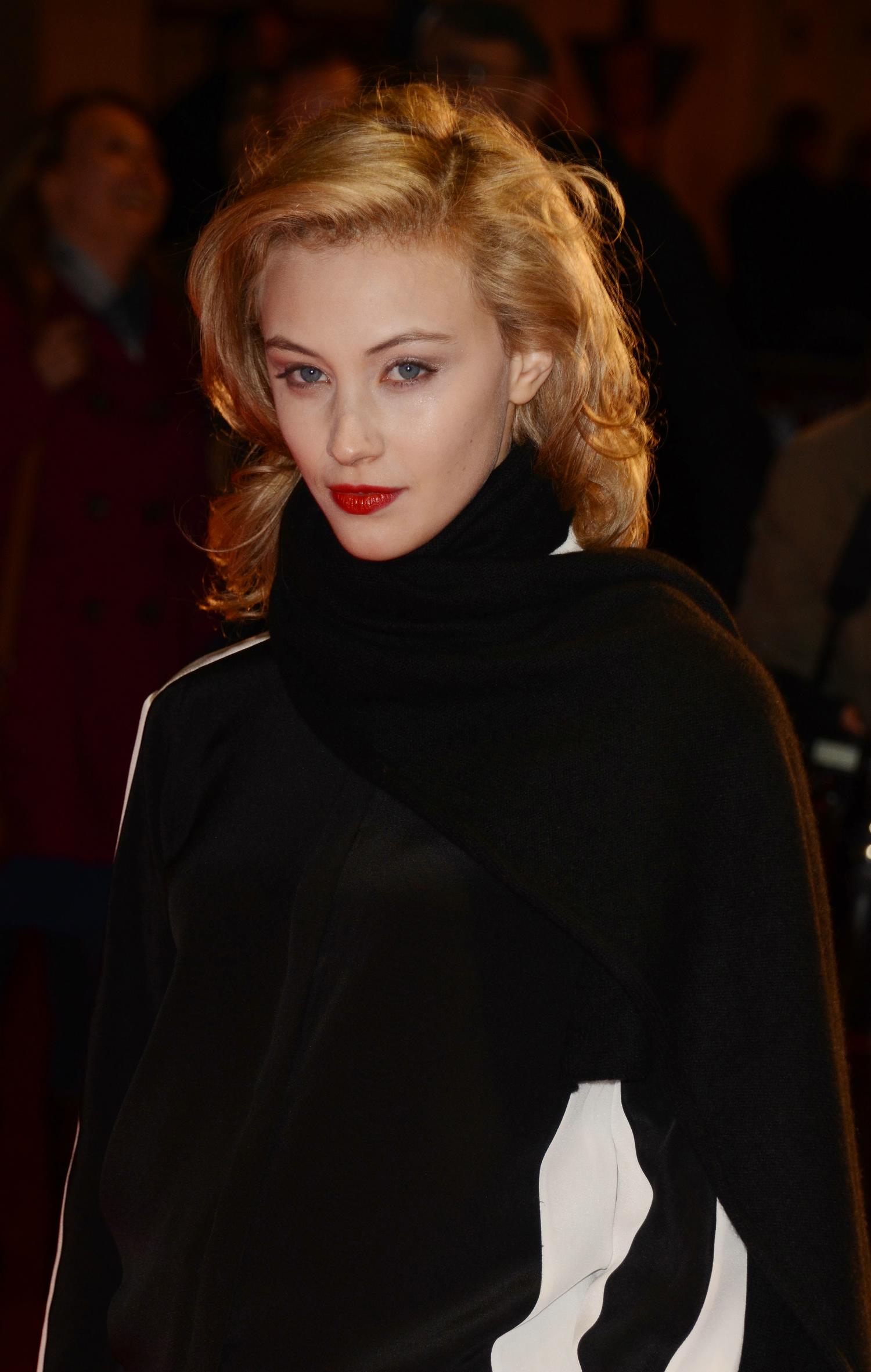 hq071.jpg hq071.jpg