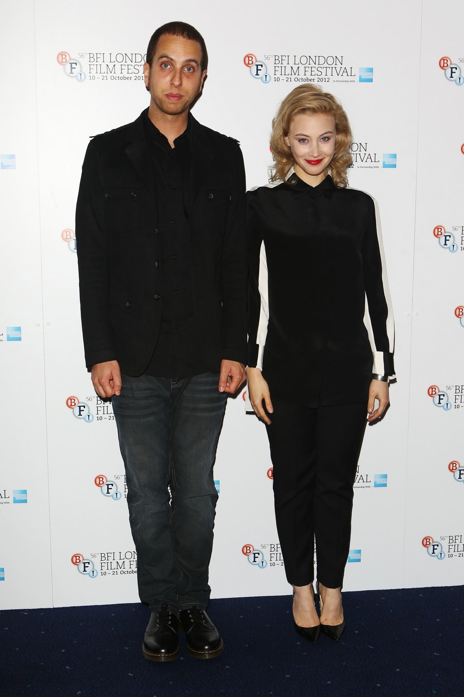 hq081.jpg hq081.jpg
