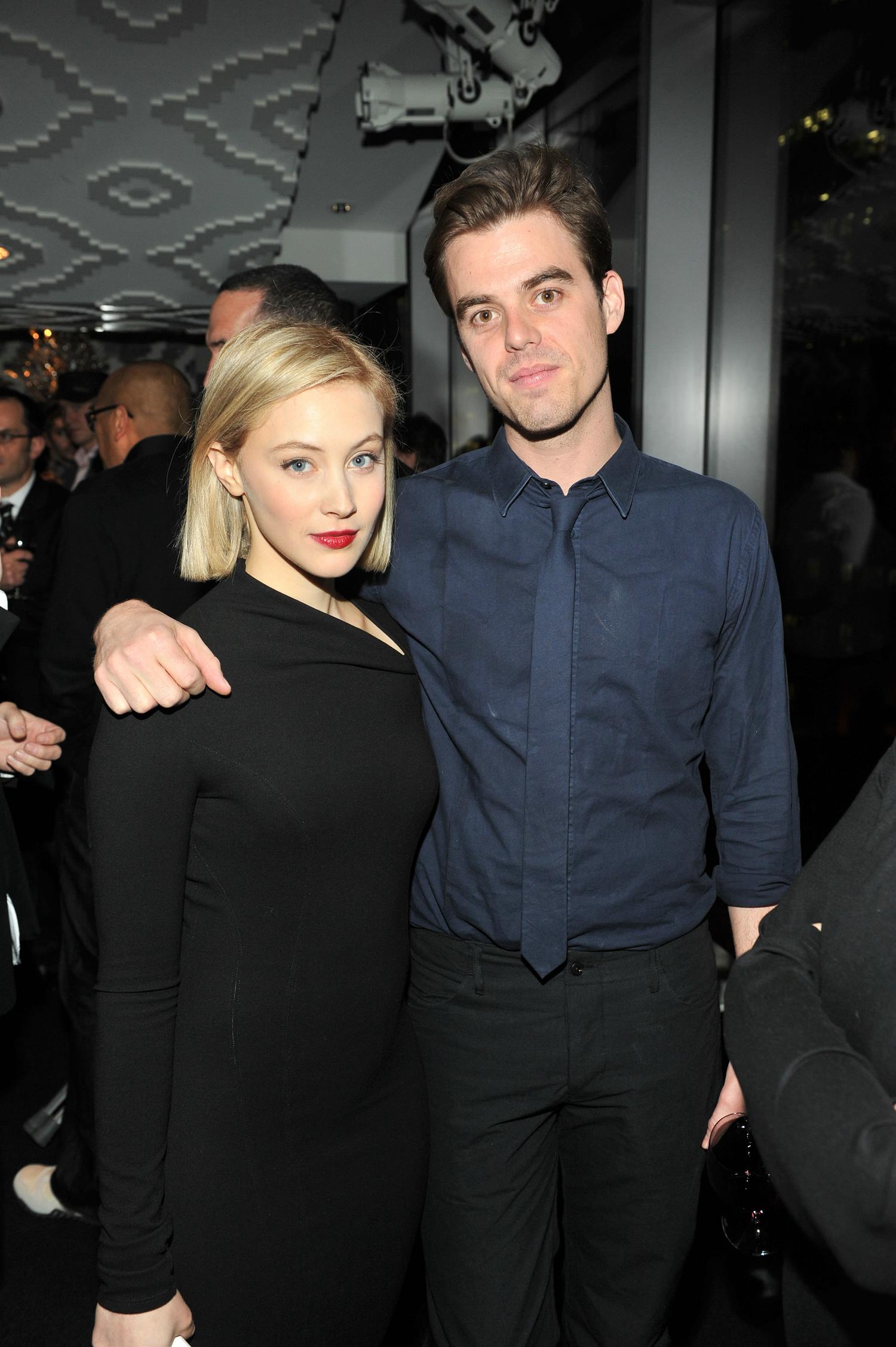hq004.jpg hq004.jpg