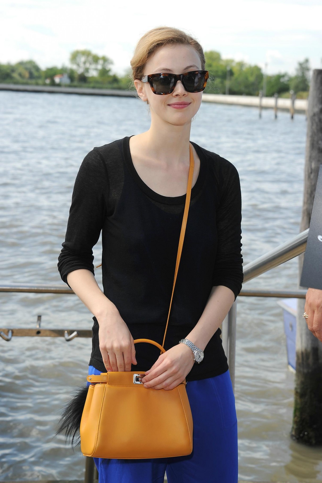 hq001.jpg hq001.jpg