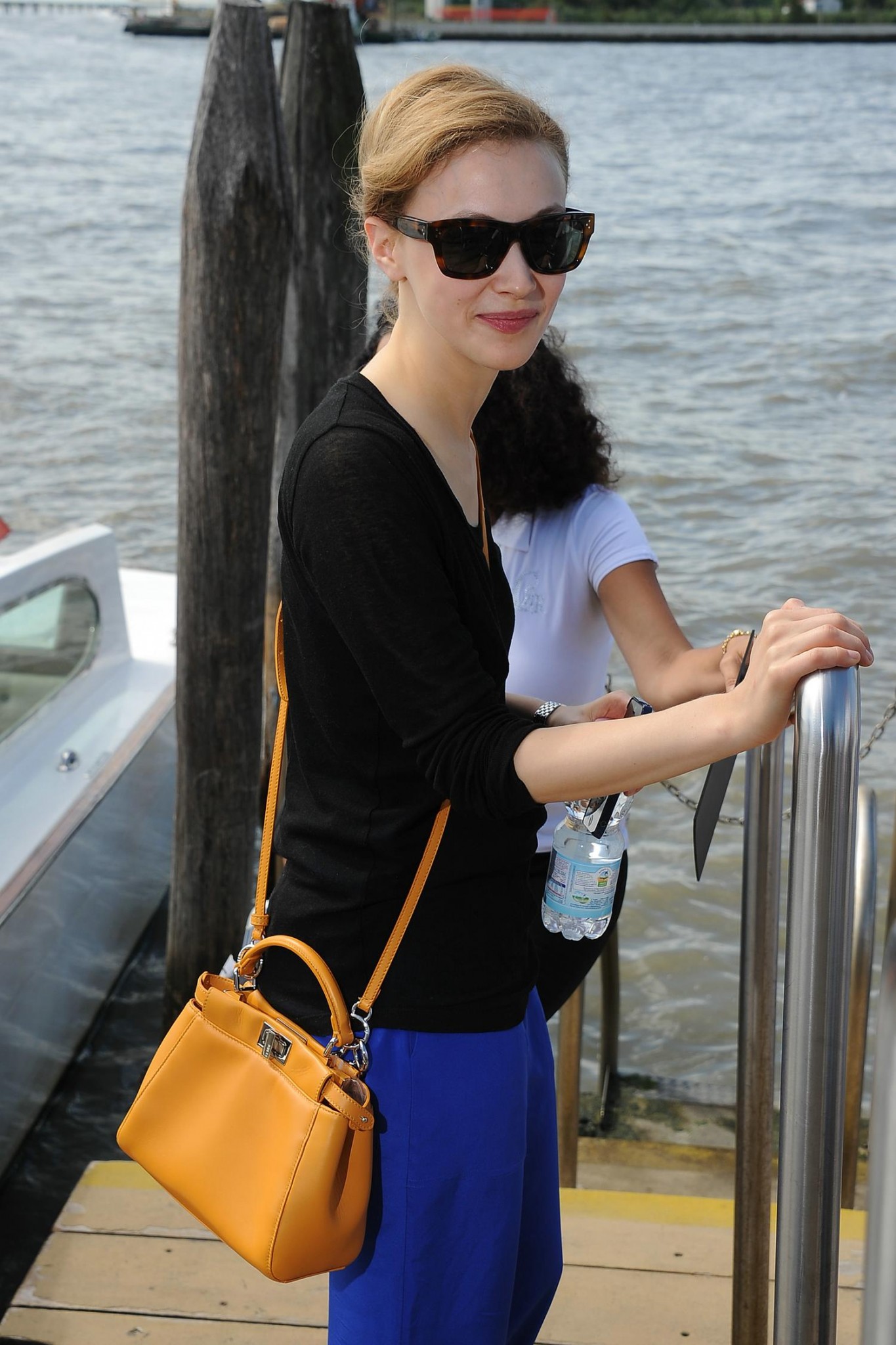 hq014.jpg hq014.jpg