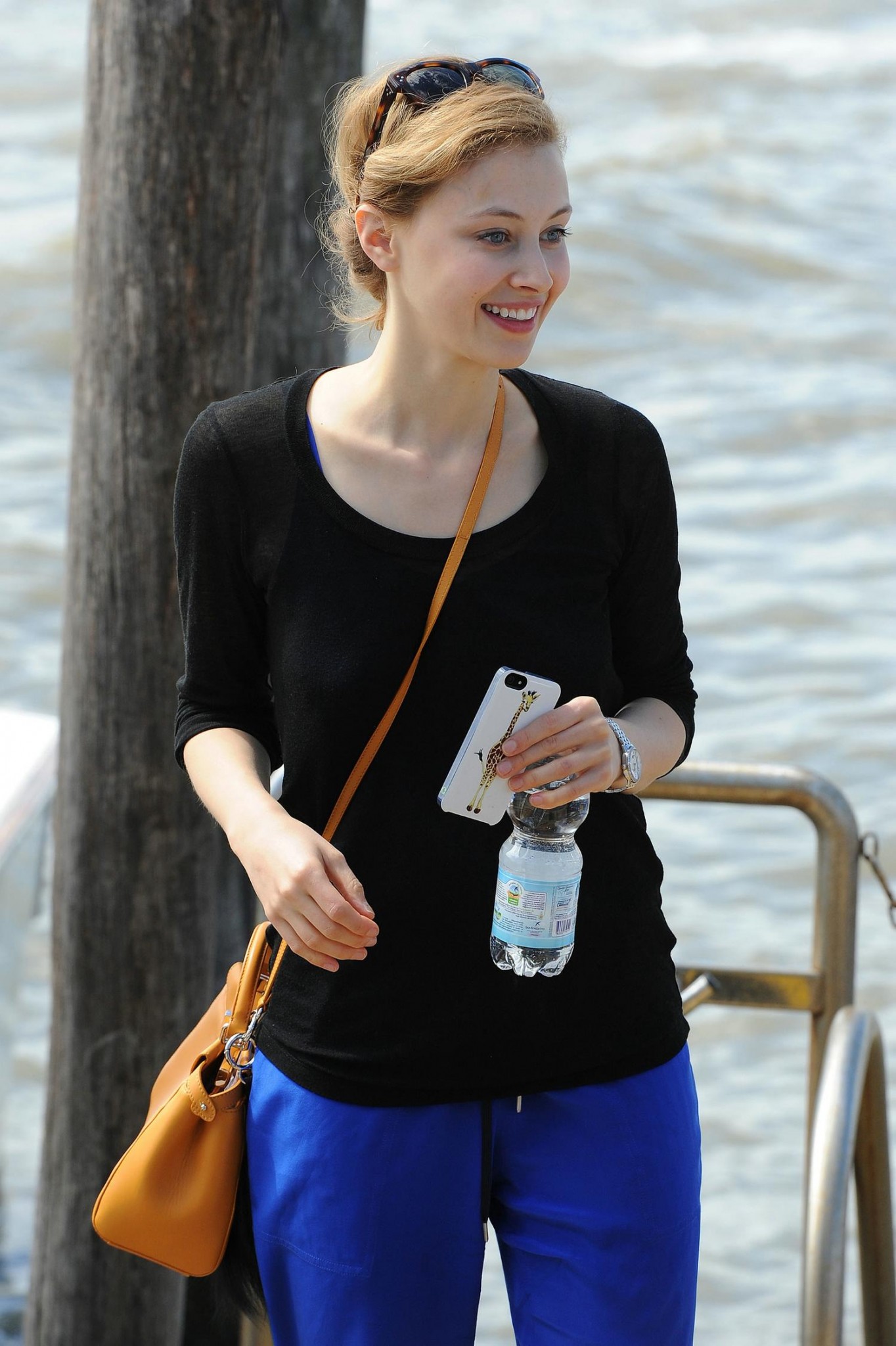 hq021.jpg hq021.jpg