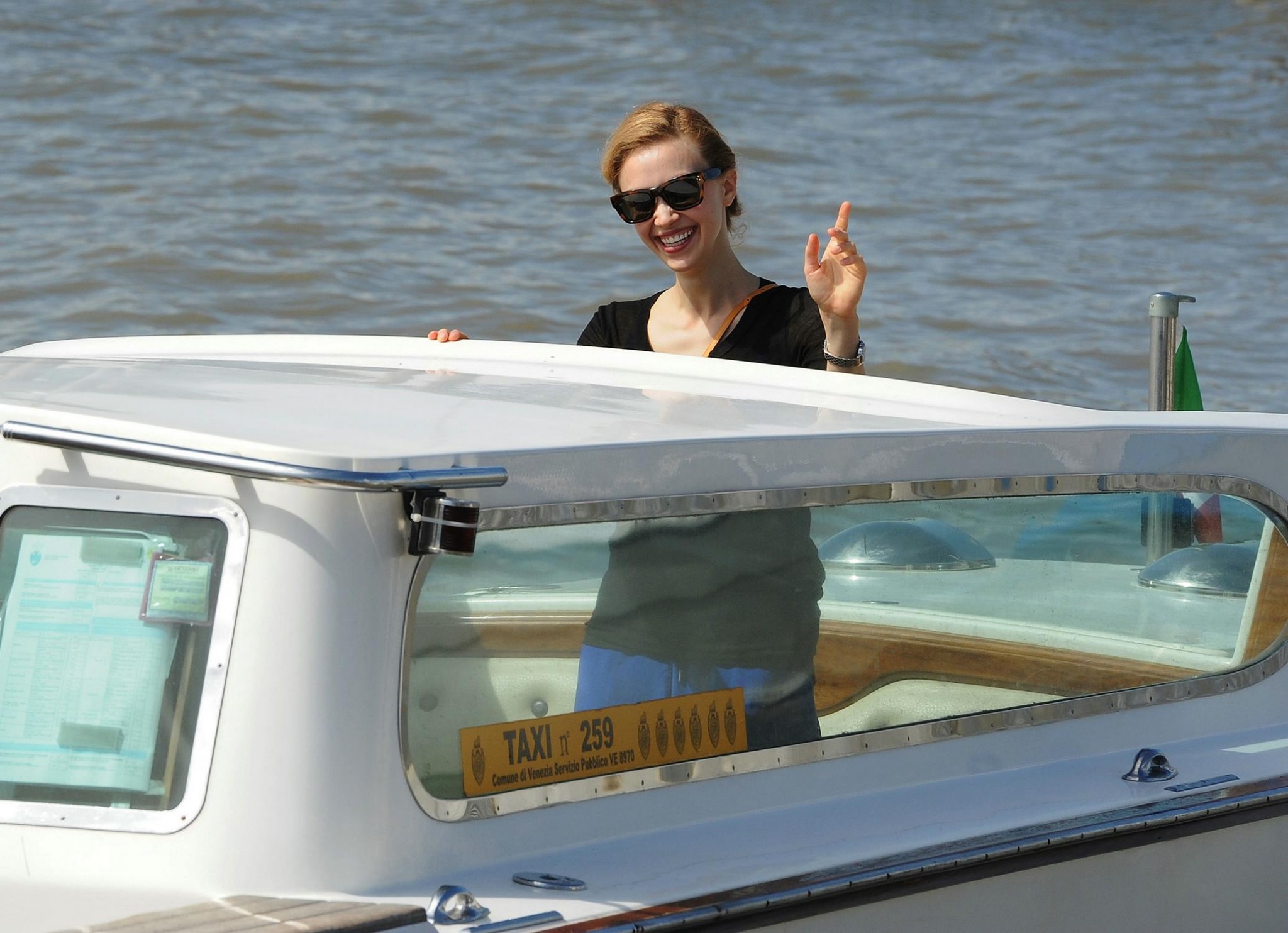 hq056.jpg hq056.jpg