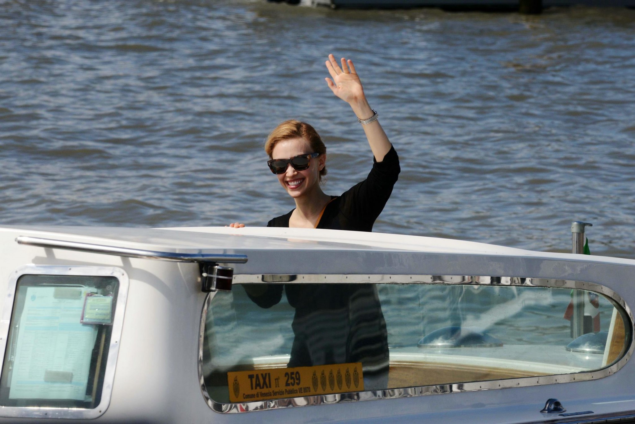 hq057.jpg hq057.jpg