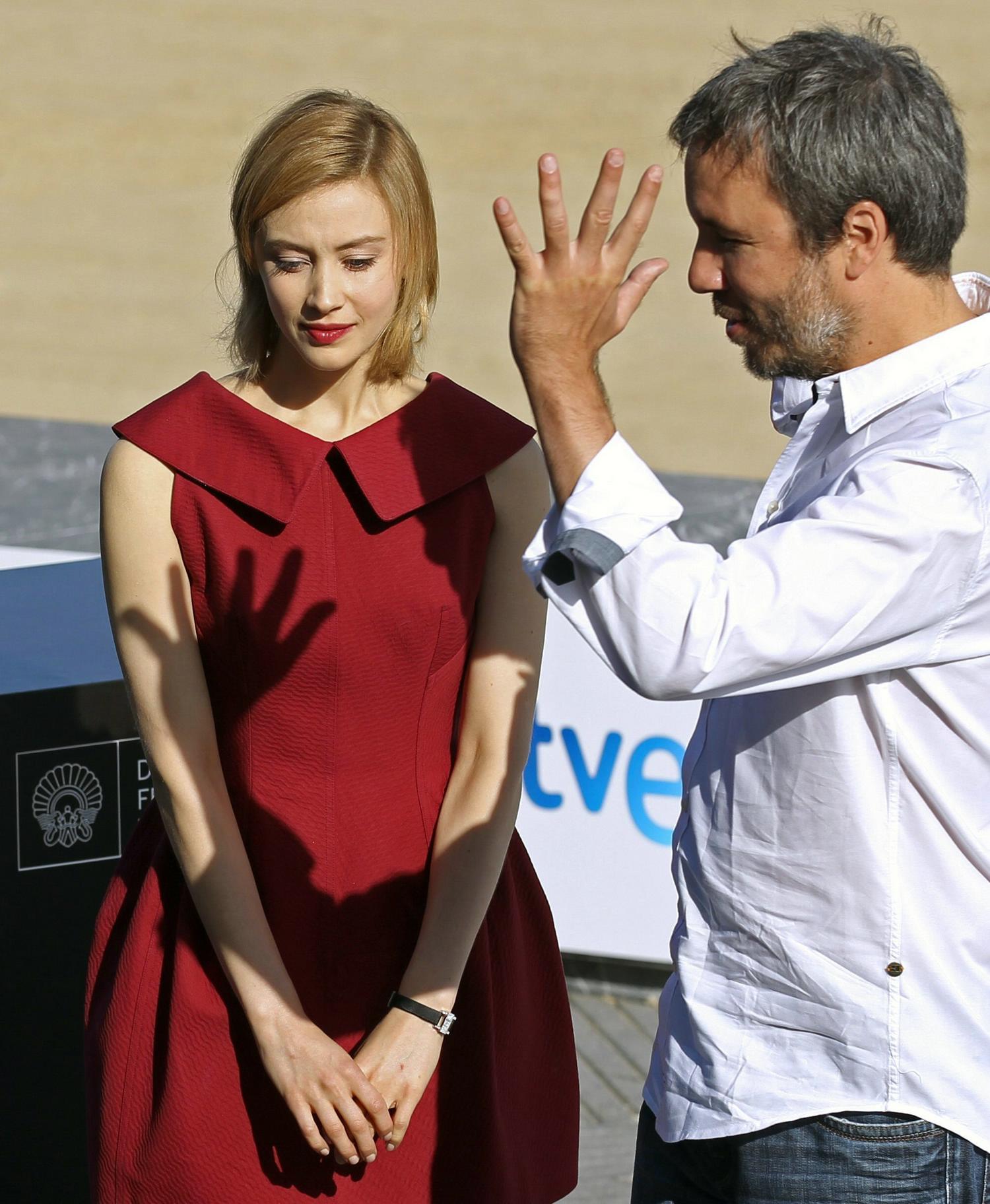 hq011.jpg hq011.jpg