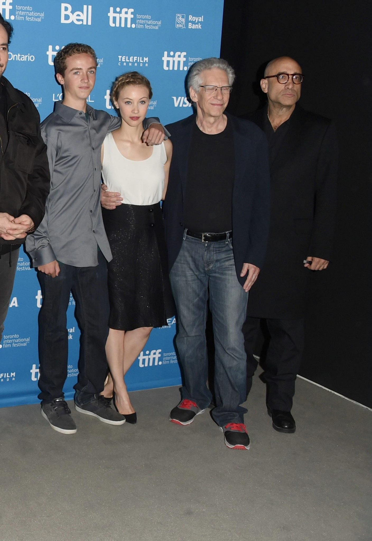 hq003.jpg hq003.jpg