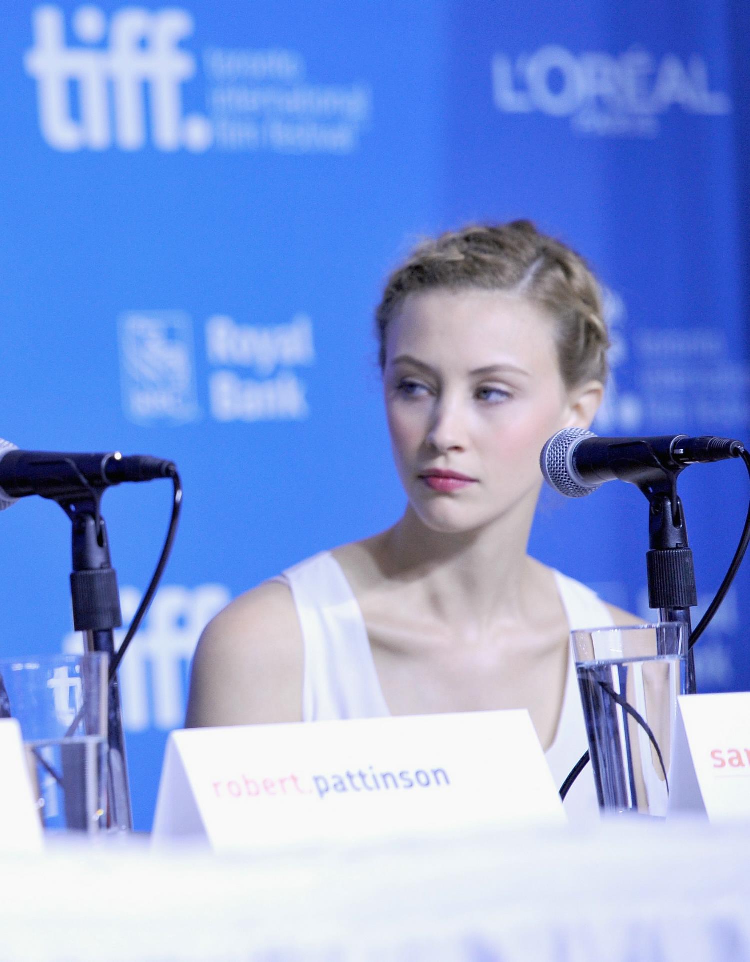 hq017.jpg hq017.jpg