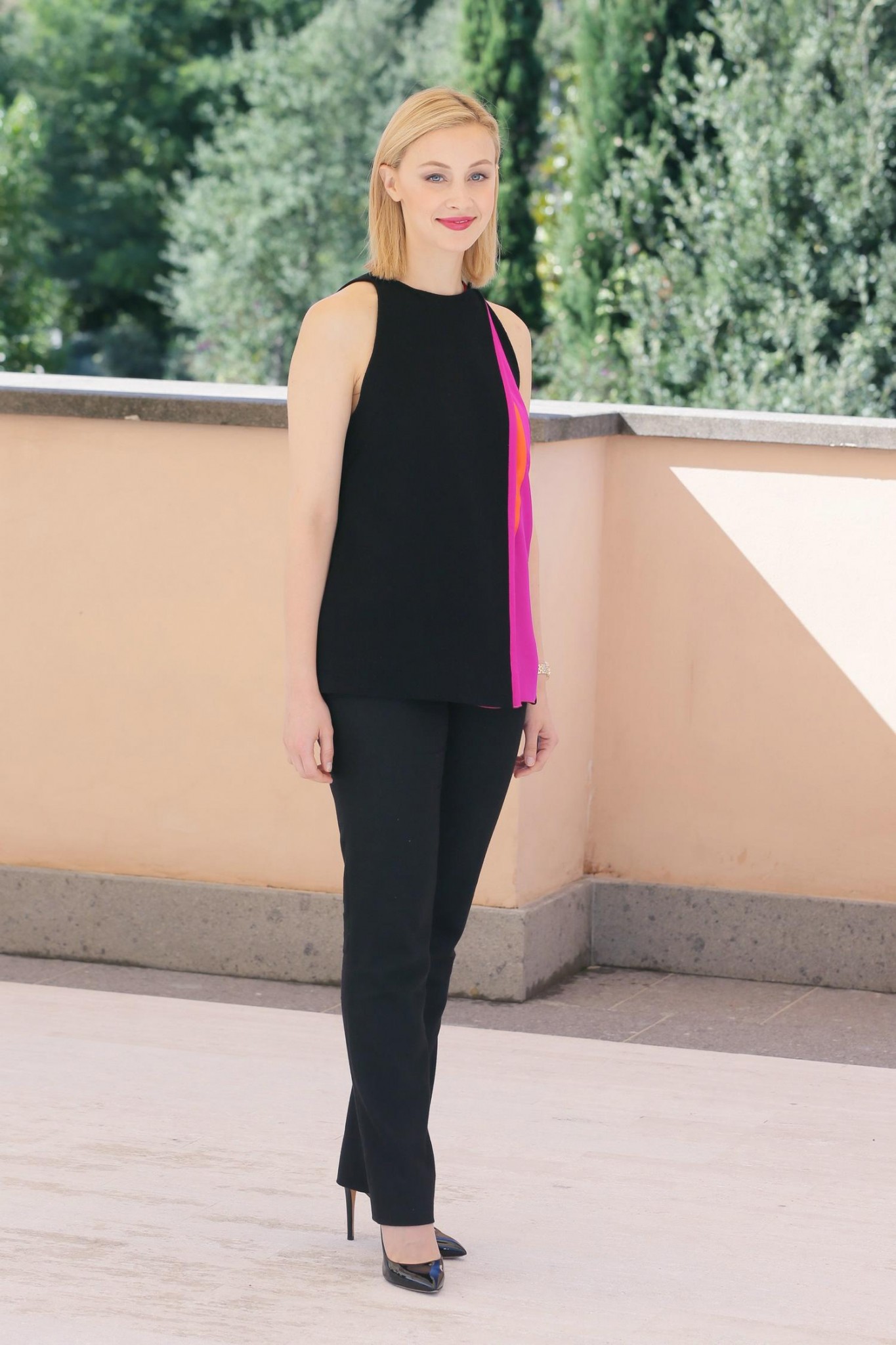 hq068.jpg hq068.jpg