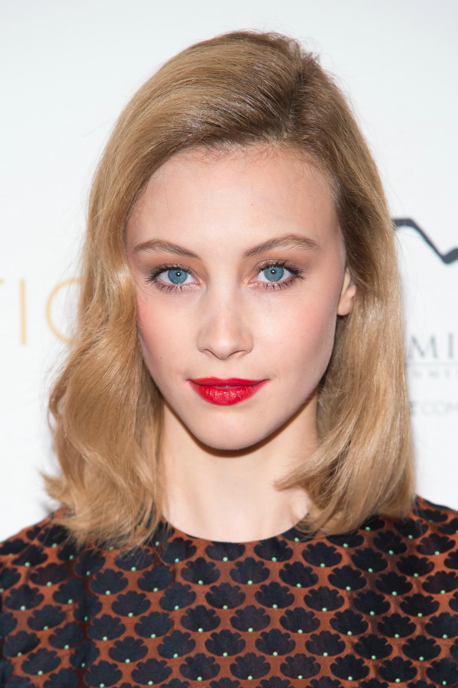 hq011.jpg hq011.jpg